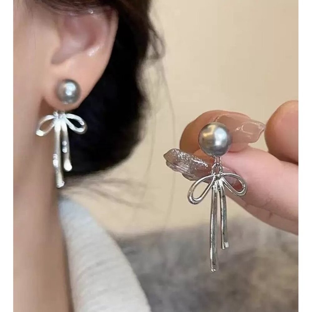 No pierced ears, metal bow, clip earrings